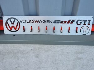 20260902_105523 Porte-clés mural Volkswagen Golf GTI – Acier découpé au laser – Format plaque d’immatriculation